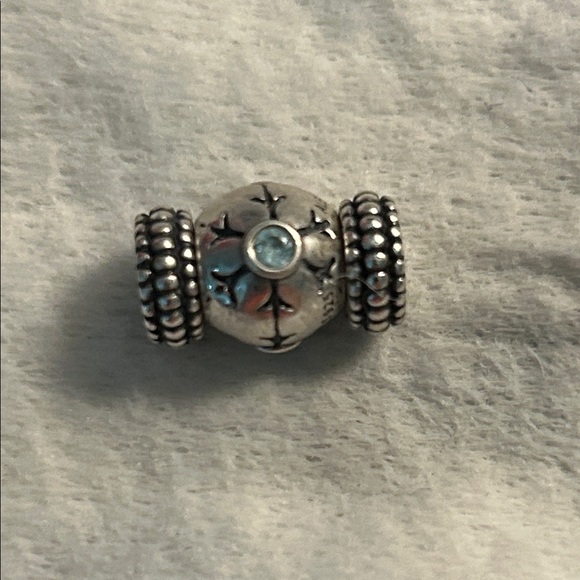Elegant Silver snowflake Beaded Charm with Blue Accent
With 2 spacers - Picture 1 of 1